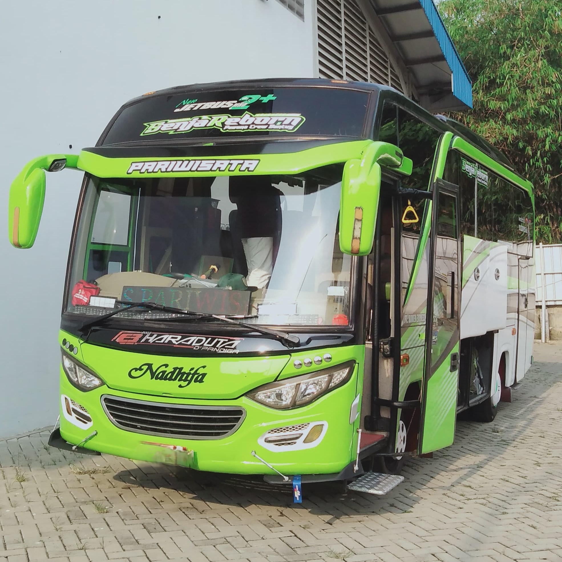 bus-F